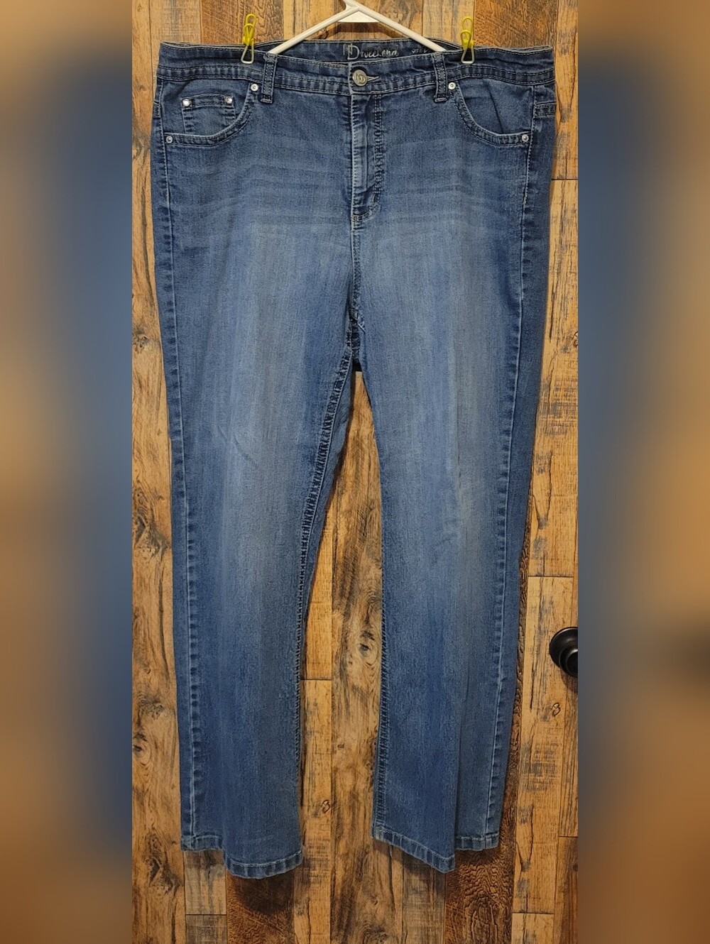 Boot Cut Jeans in Medium Blue
